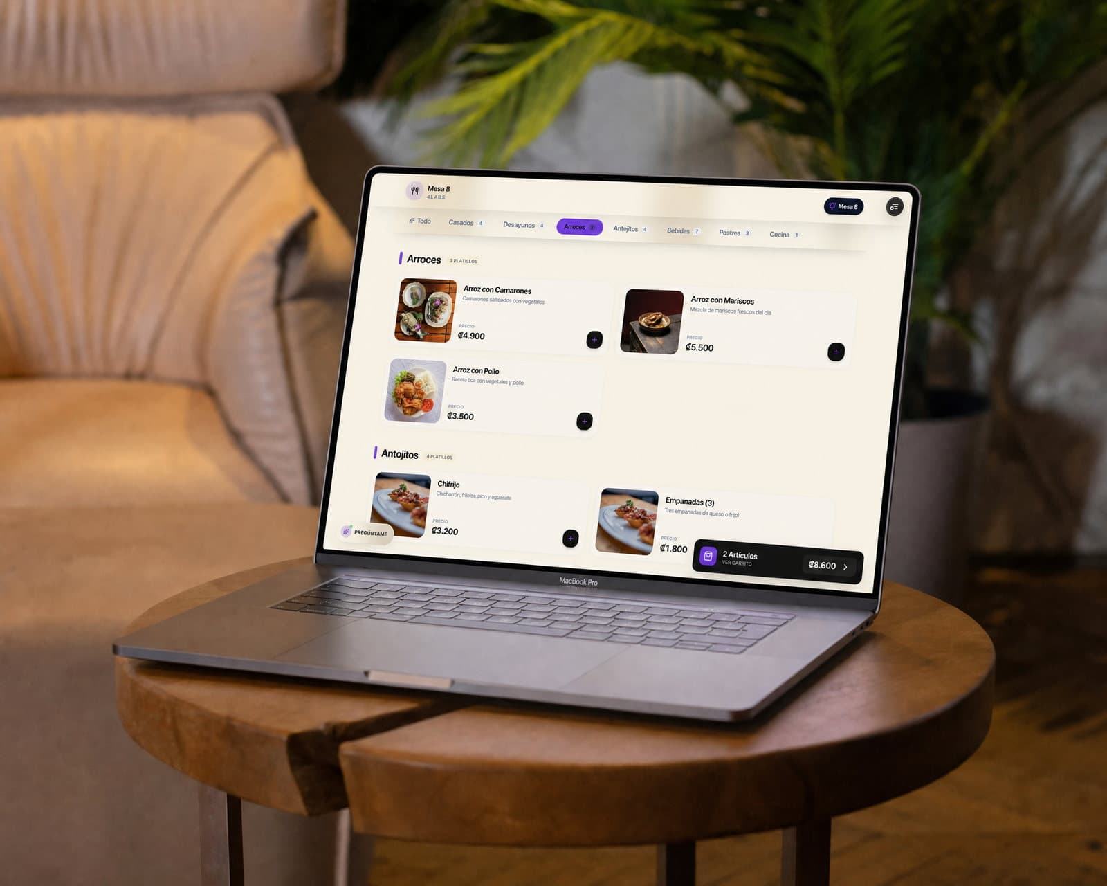 Carta digital de un restaurante con platos y precios visibles